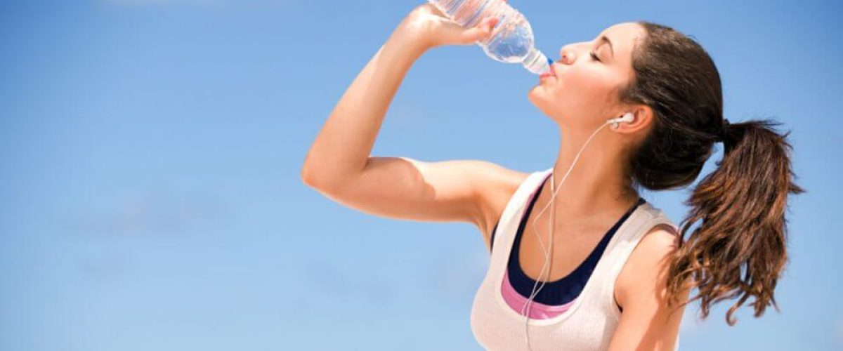 importancia-de-beber-agua-990×556 importancia-de-beber-agua-990x556